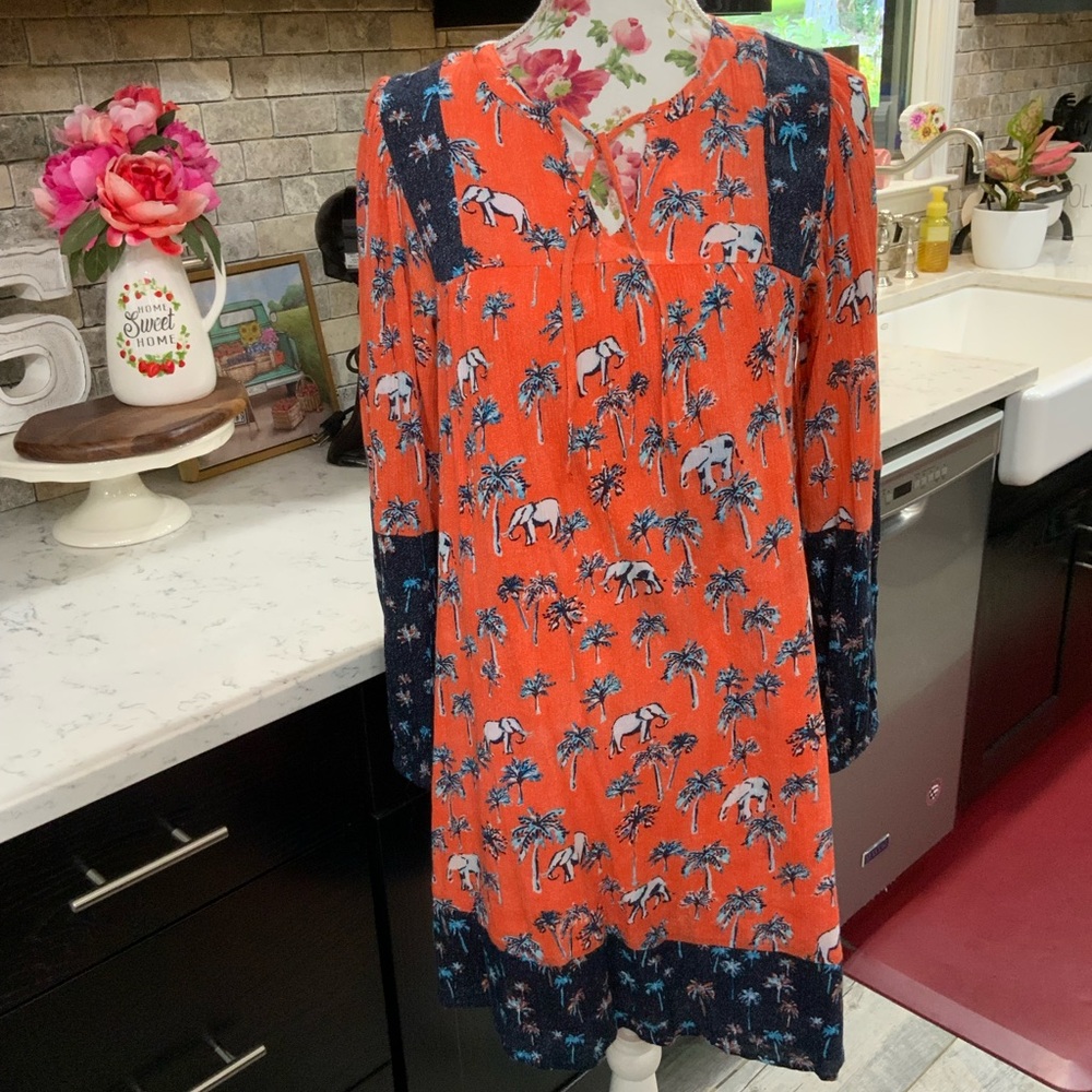 Crown & Ivy Size Small Shift Dress Long Sleeve Tropical Elephant Print